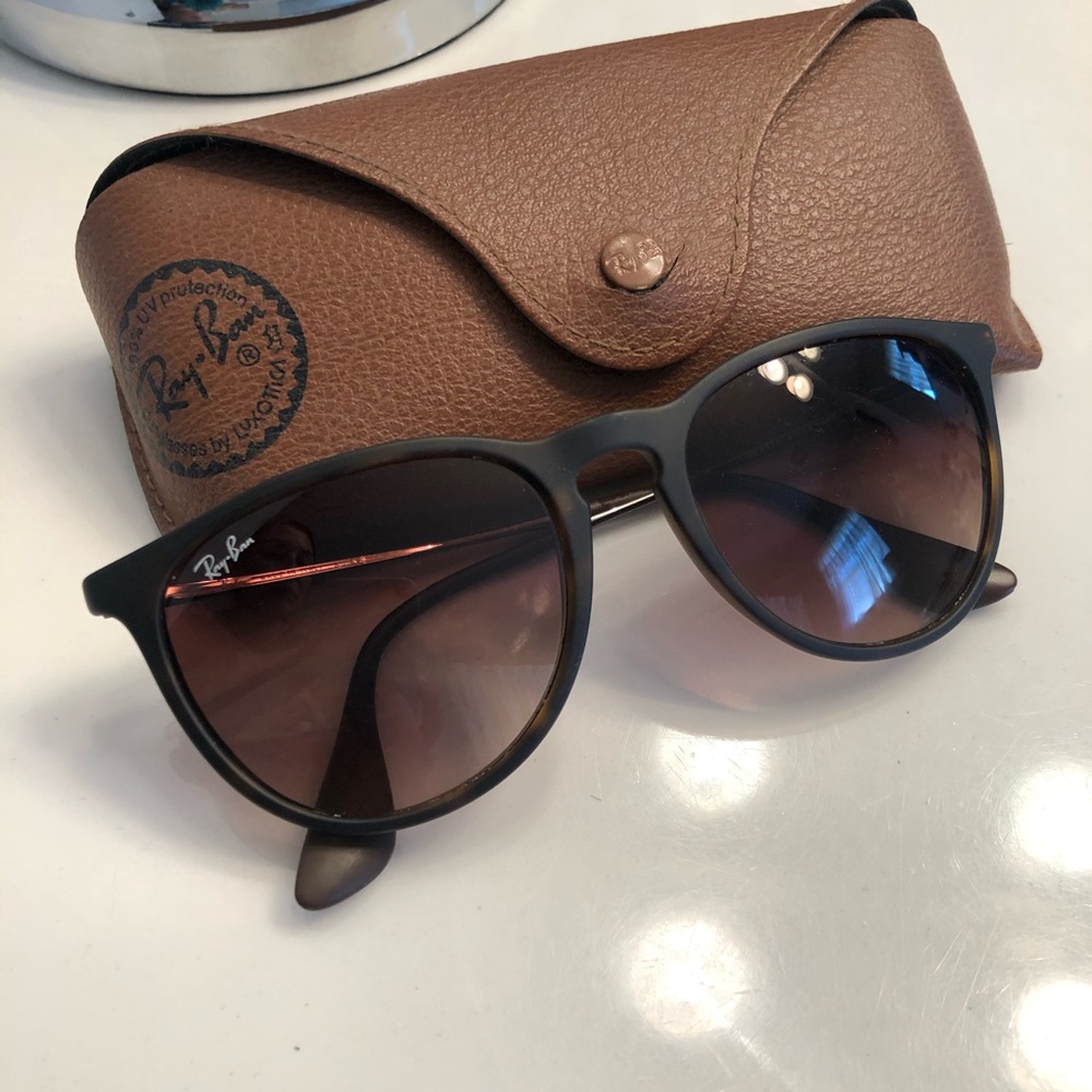 Ray-Ban women’s Erika classic style sunglasses